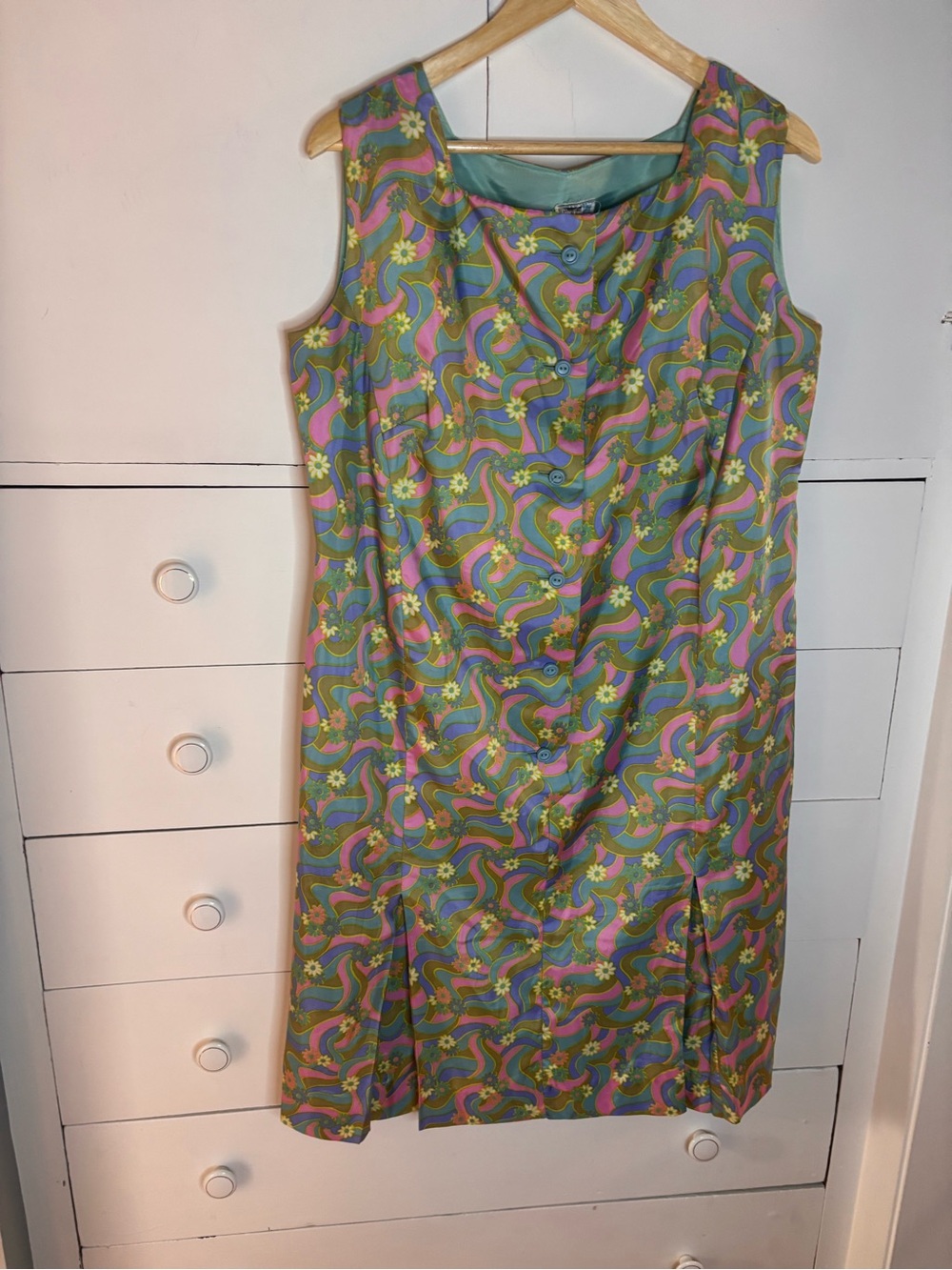 Vintage Psychedelic Sleeveless Midi Dress in Green and Pink Floral Wave Print